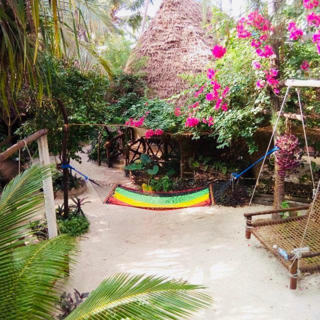 Отель Casa Umoja Нунгви Экстерьер фото