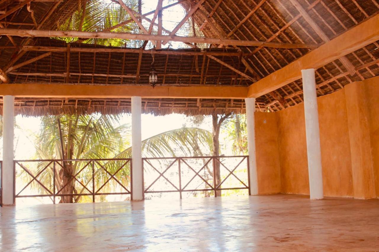 Отель Casa Umoja Нунгви Экстерьер фото