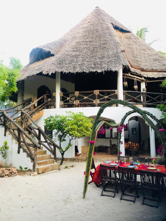 Отель Casa Umoja Нунгви Экстерьер фото