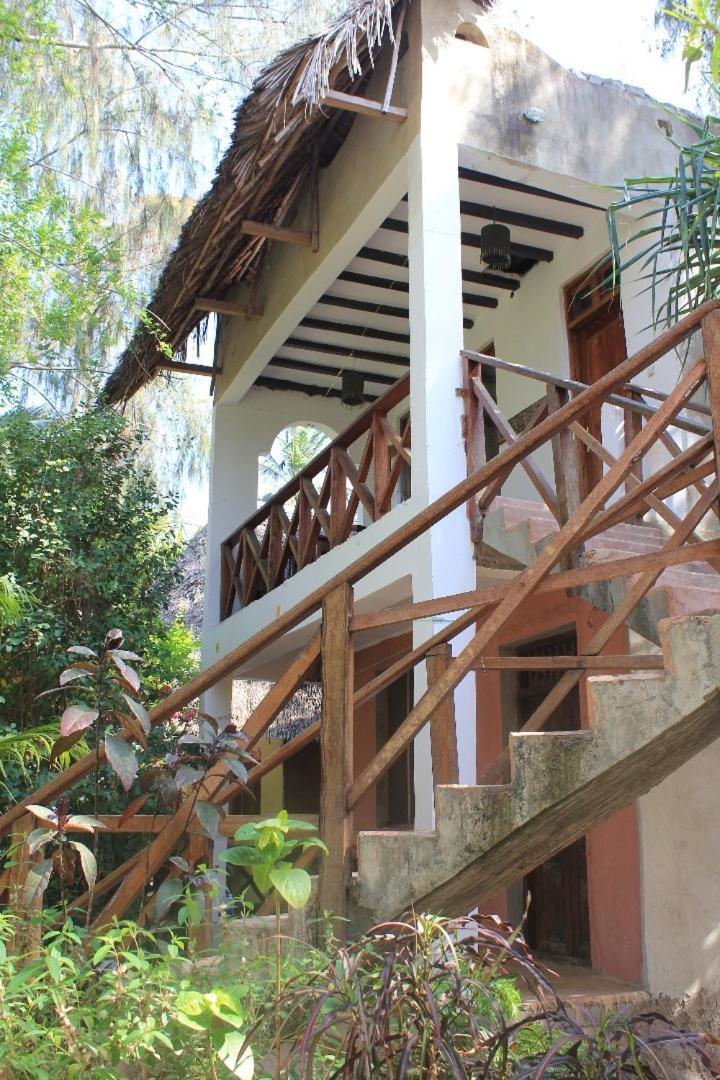 Отель Casa Umoja Нунгви Экстерьер фото